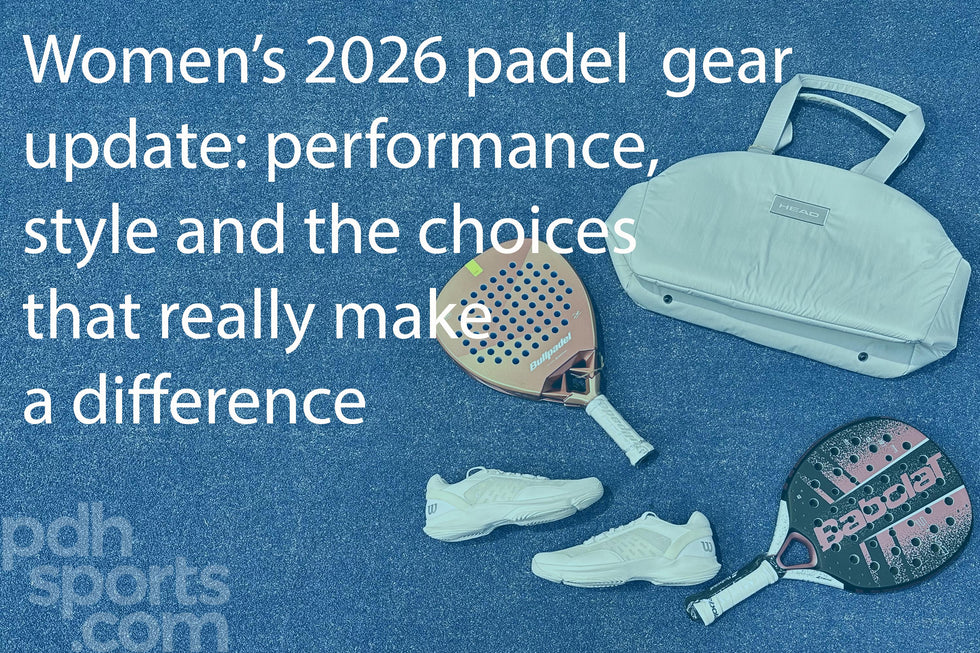 Flat lay of women’s padel gear on a blue court surface, including two padel rackets, white women’s padel shoes, and a light-colored sports bag. 