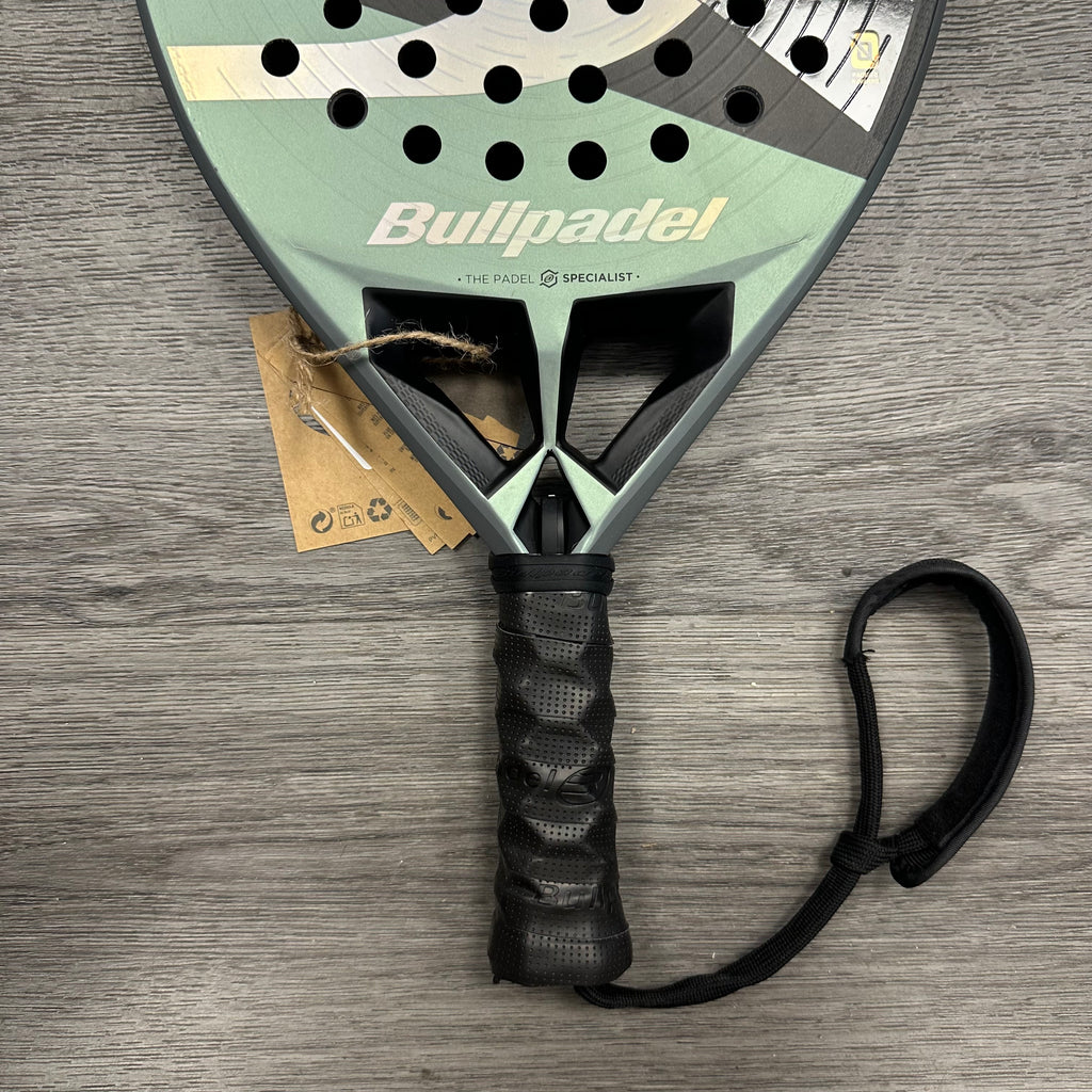 Bullpadel Hack 04 Padel Racket 26 OUTLET