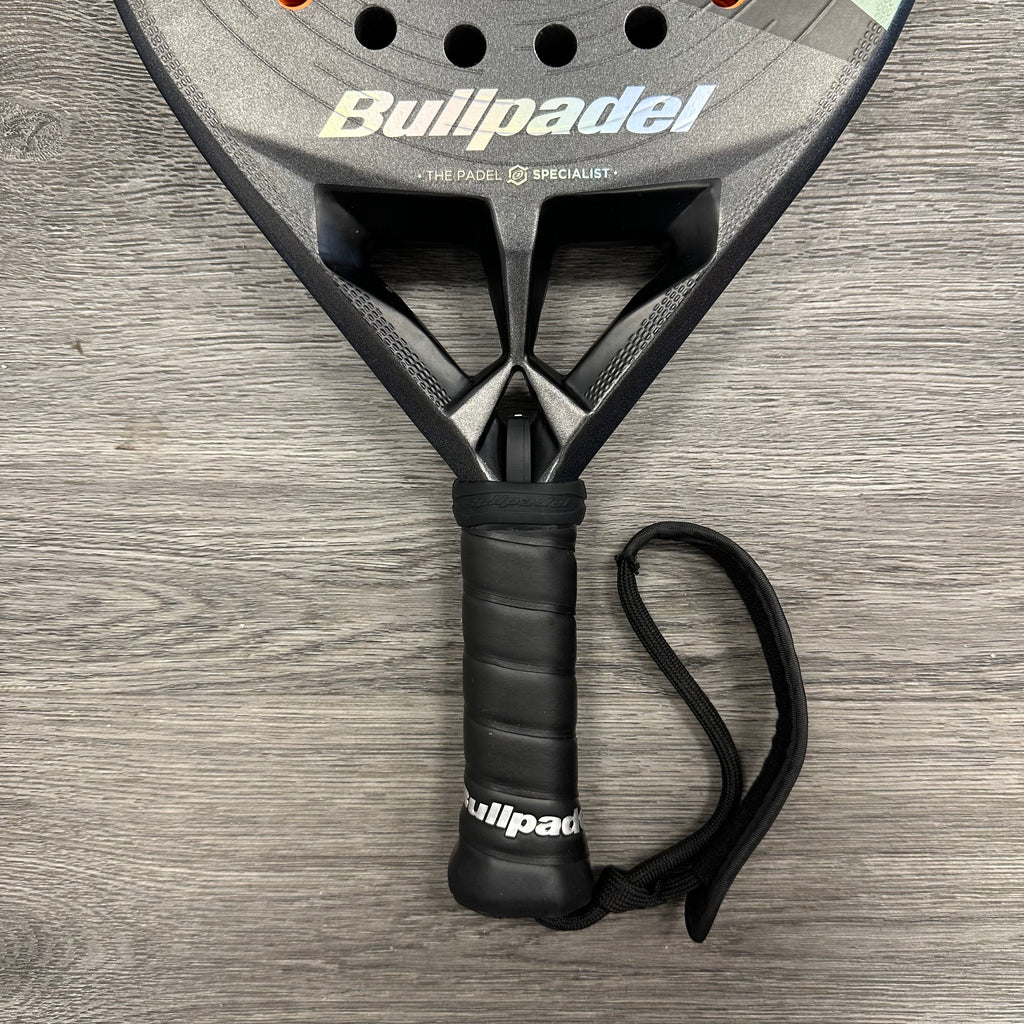 Bullpadel Hack 04 Comfort 26 Padel Racket OUTLET