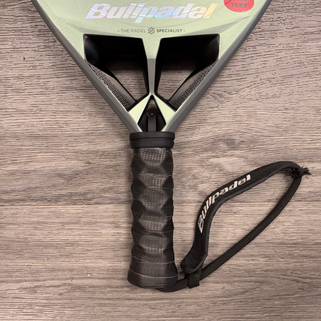 Bullpadel Hack 04 26 Padel Racket OUTLET