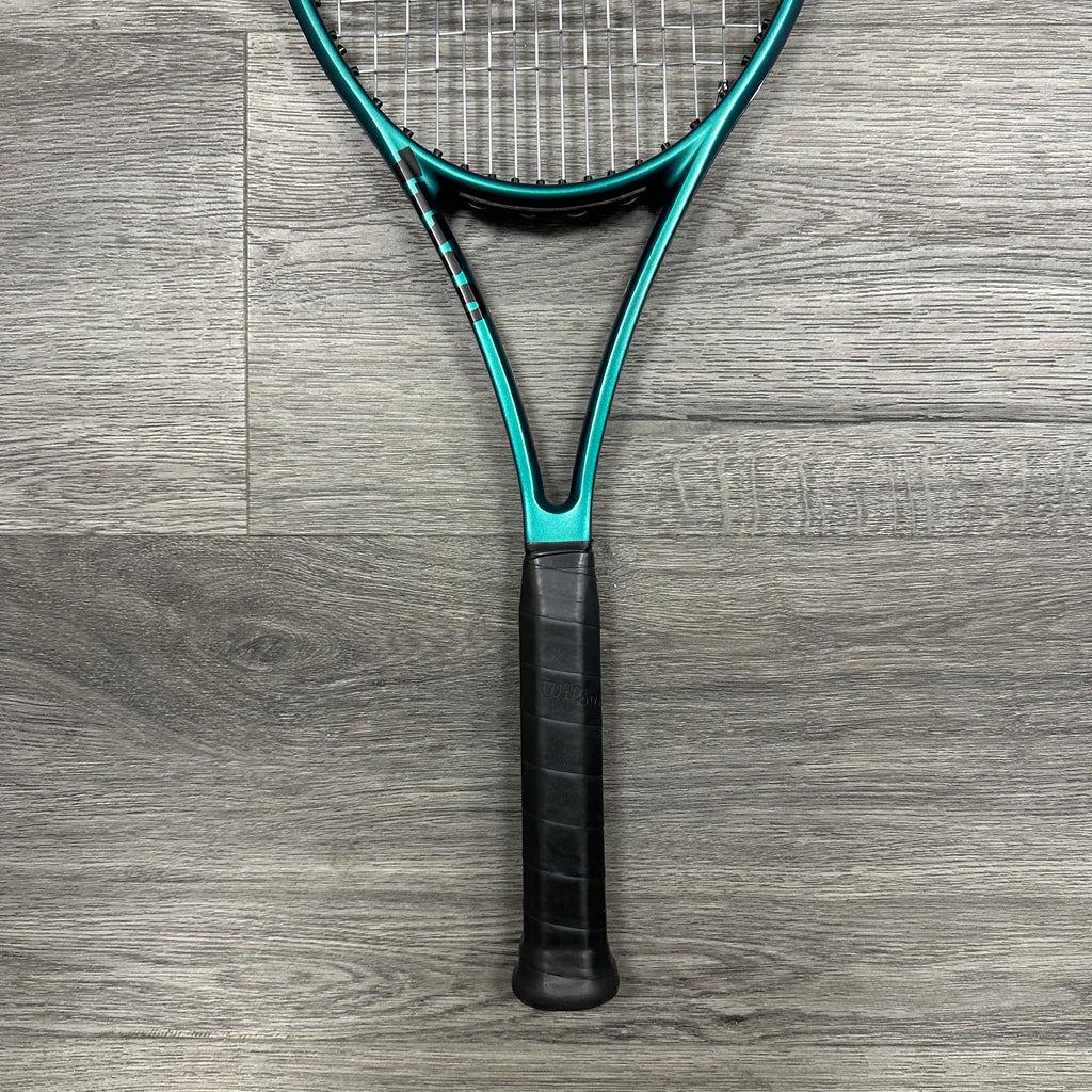 Wilson Blade 98 18x20 V9 Tennis Racket OUTLET